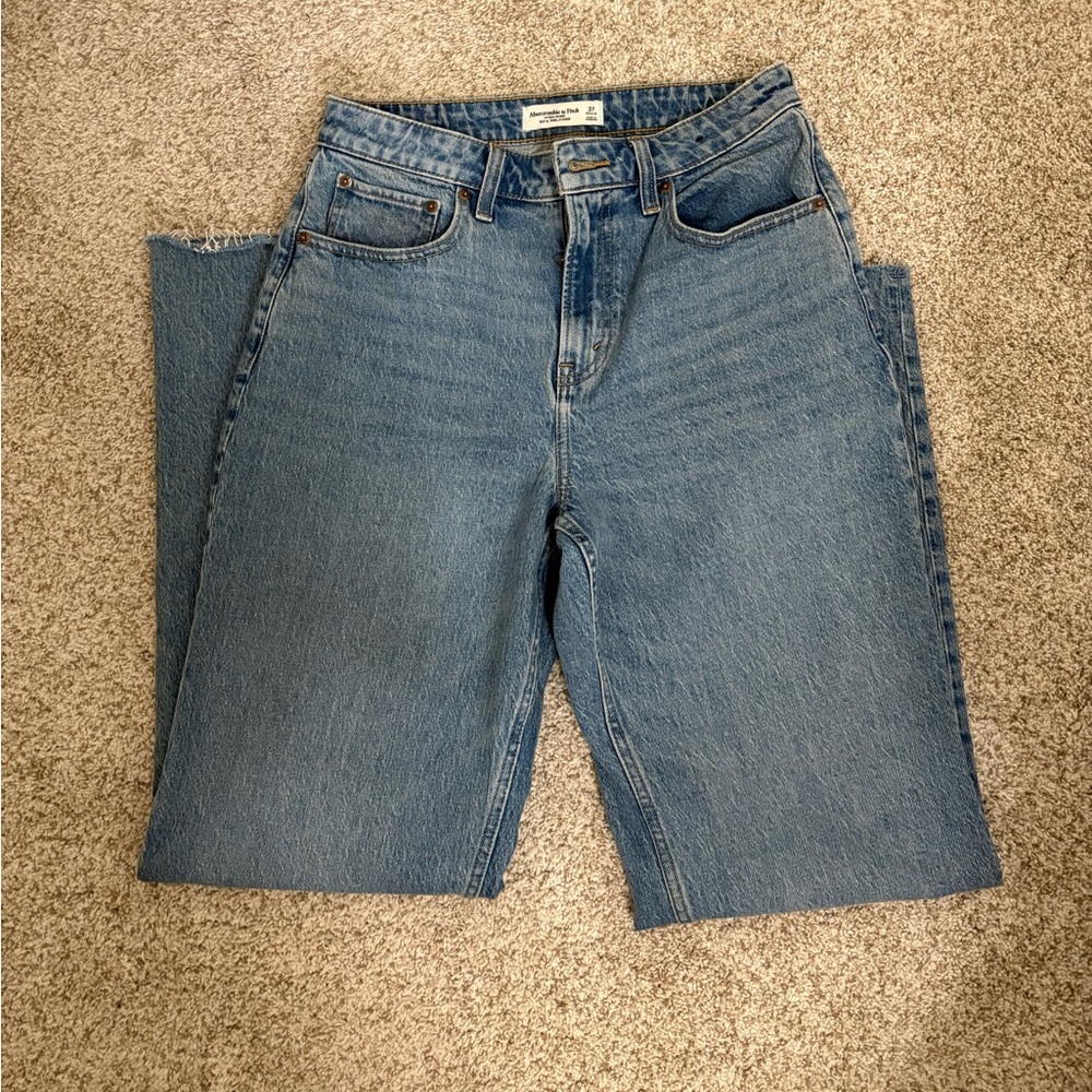 Abercrombie Curve Love High Rise 90s Relaxed Jean - size 27